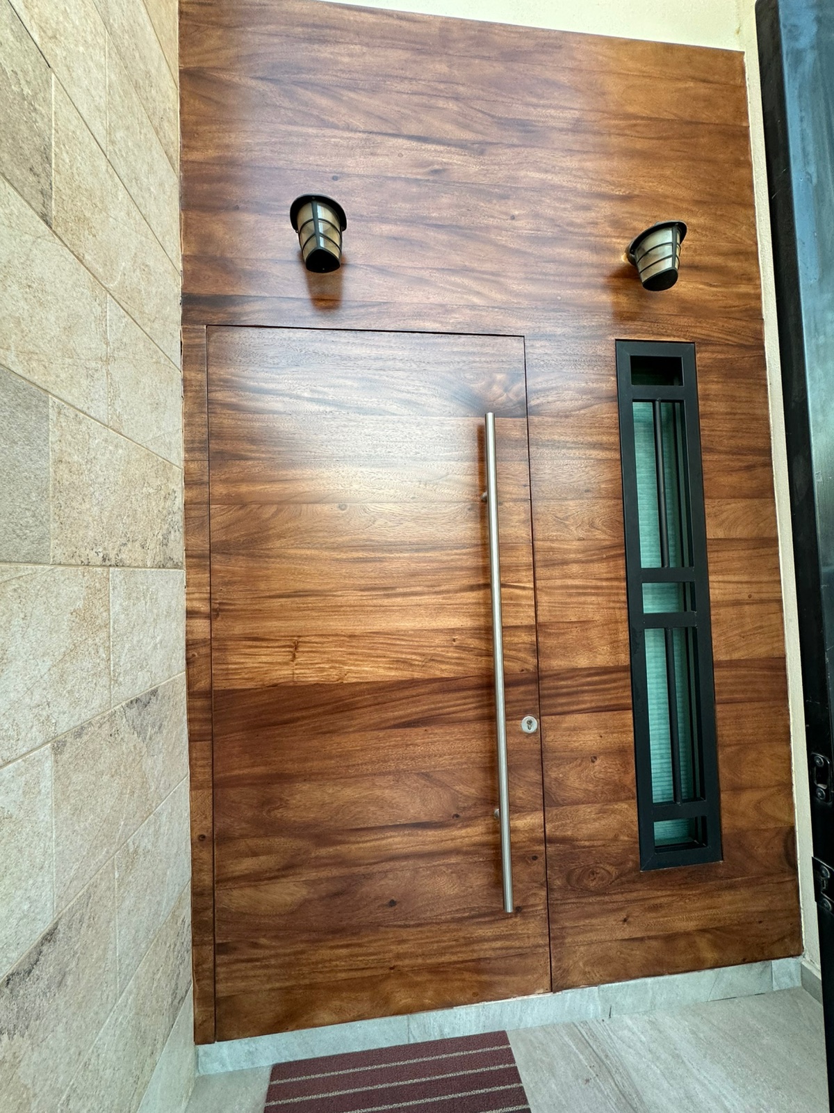 Puerta Principal Parota